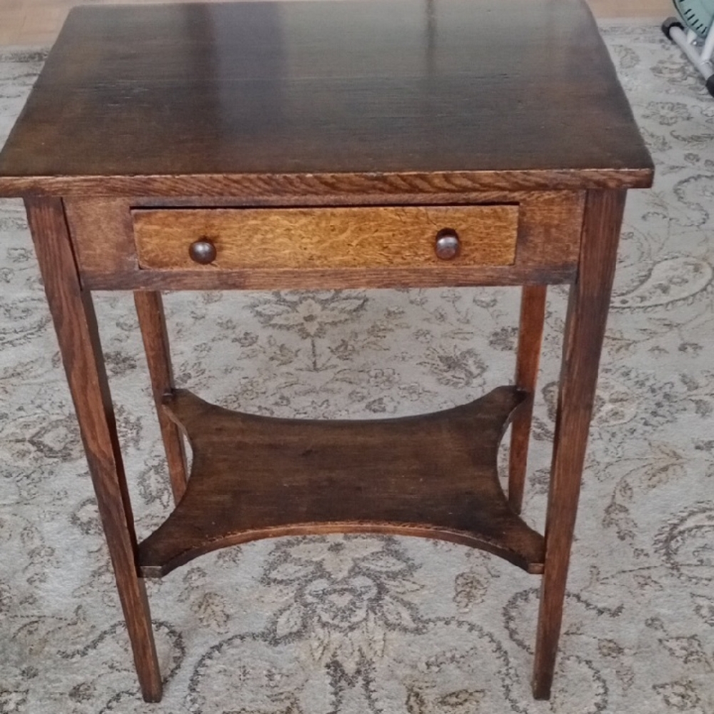 Antique 🌟 Elegant Wooden Side Table with Drawer